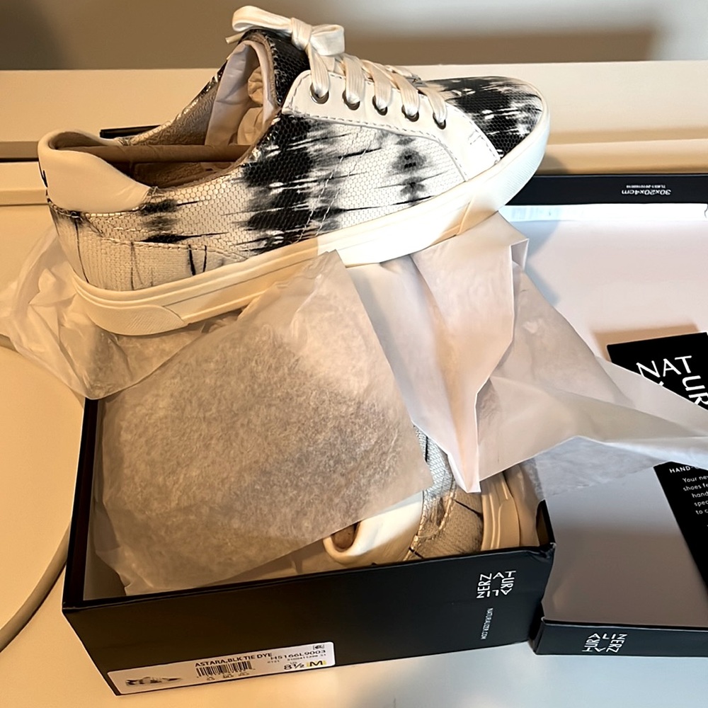 Naturalizer new sneakers